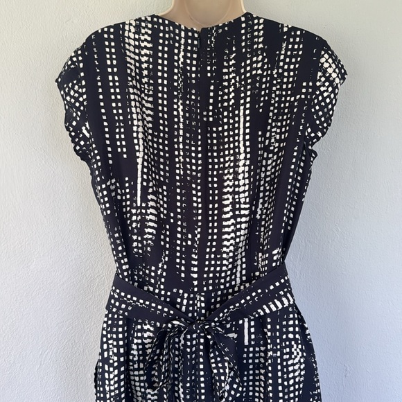 W by Worth silk navy white abstract surplice v-neck short sleeve dress size 6 - Picture 9 of 15